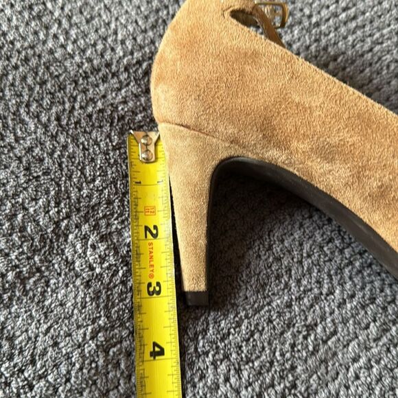 Adrienne Vittadini Camel Suede Pointed Toe Ankle Strap Heels Size 7 High Heel - Picture 11 of 15